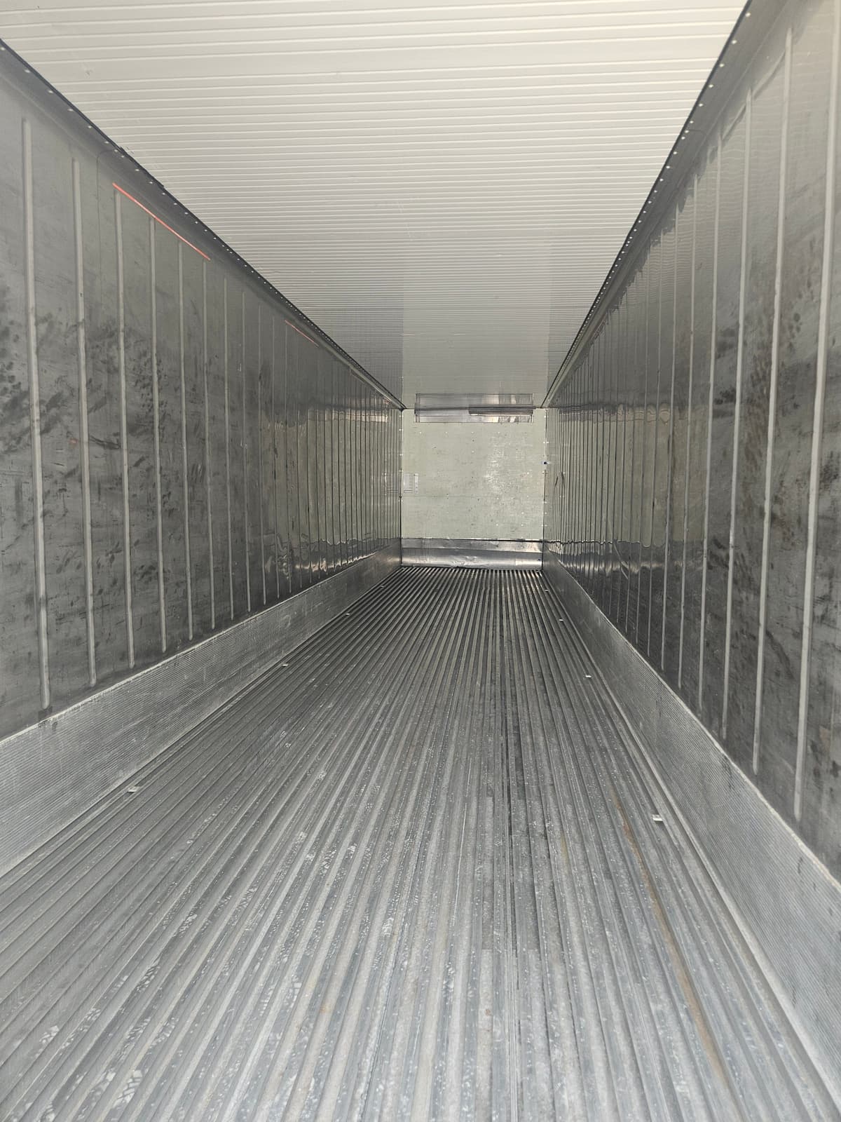 40HC sa neispravnim rashladnim agregatom