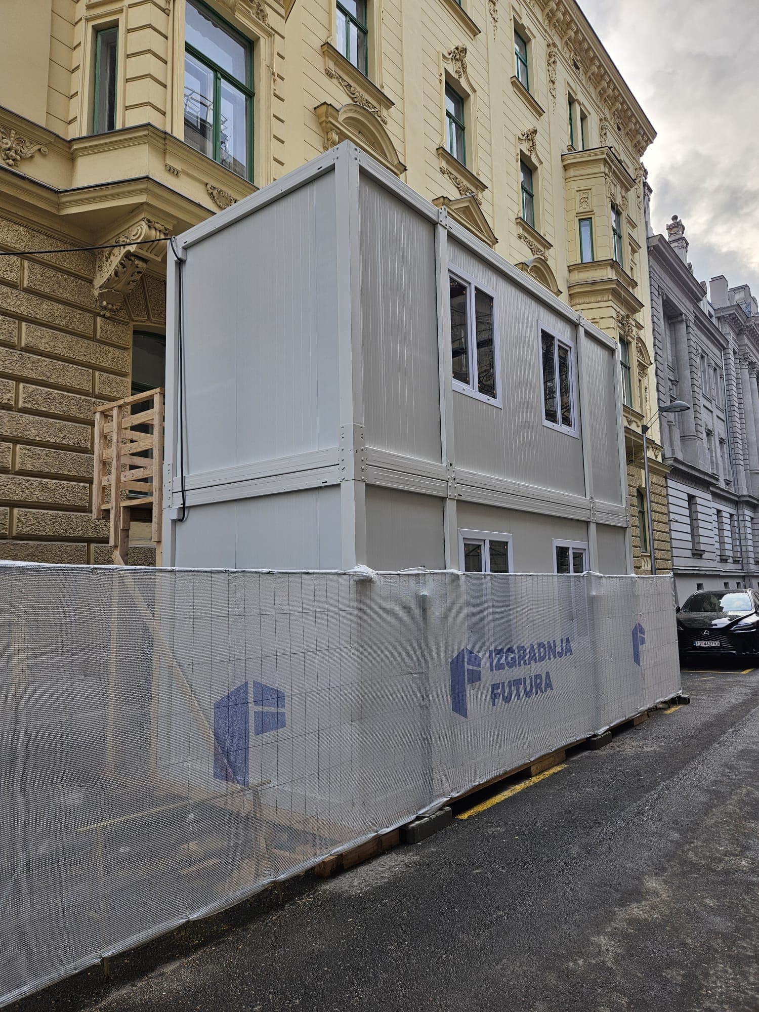 Kontejner 600x240 cm - Dvoetažni sa stepenicama 1