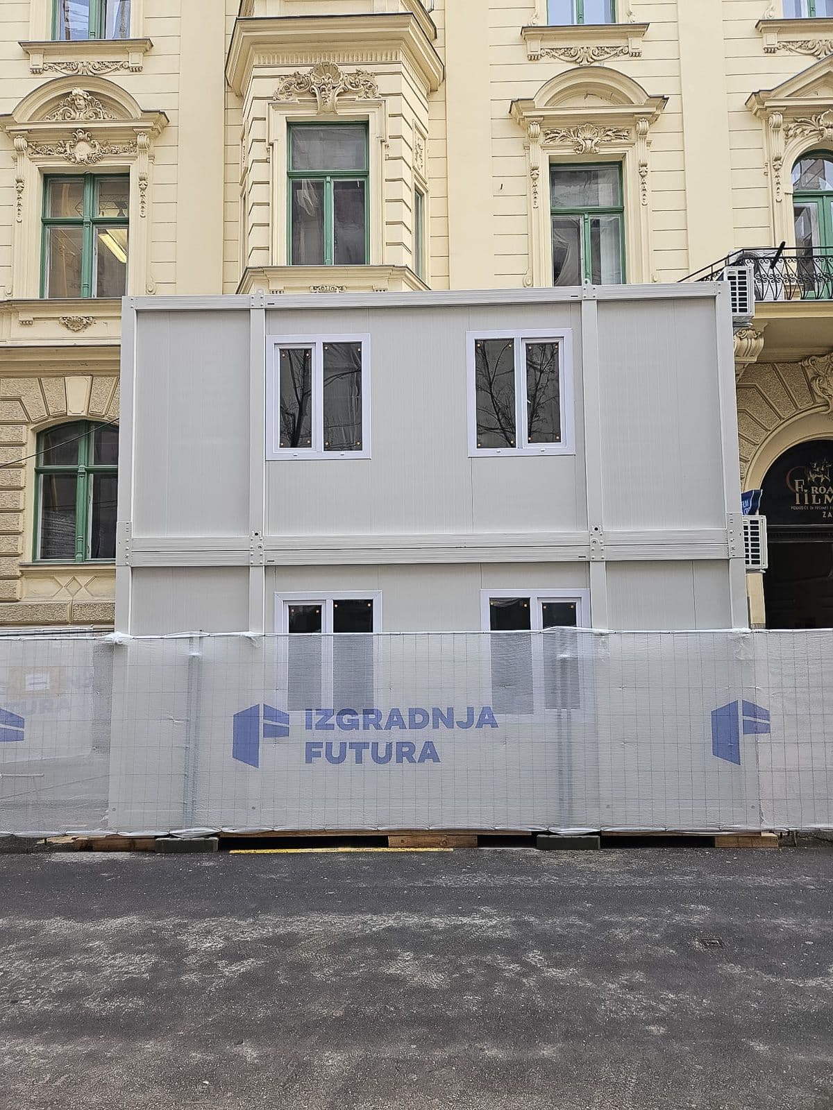 Kontejner 600x240 cm - Dvoetažni sa stepenicama