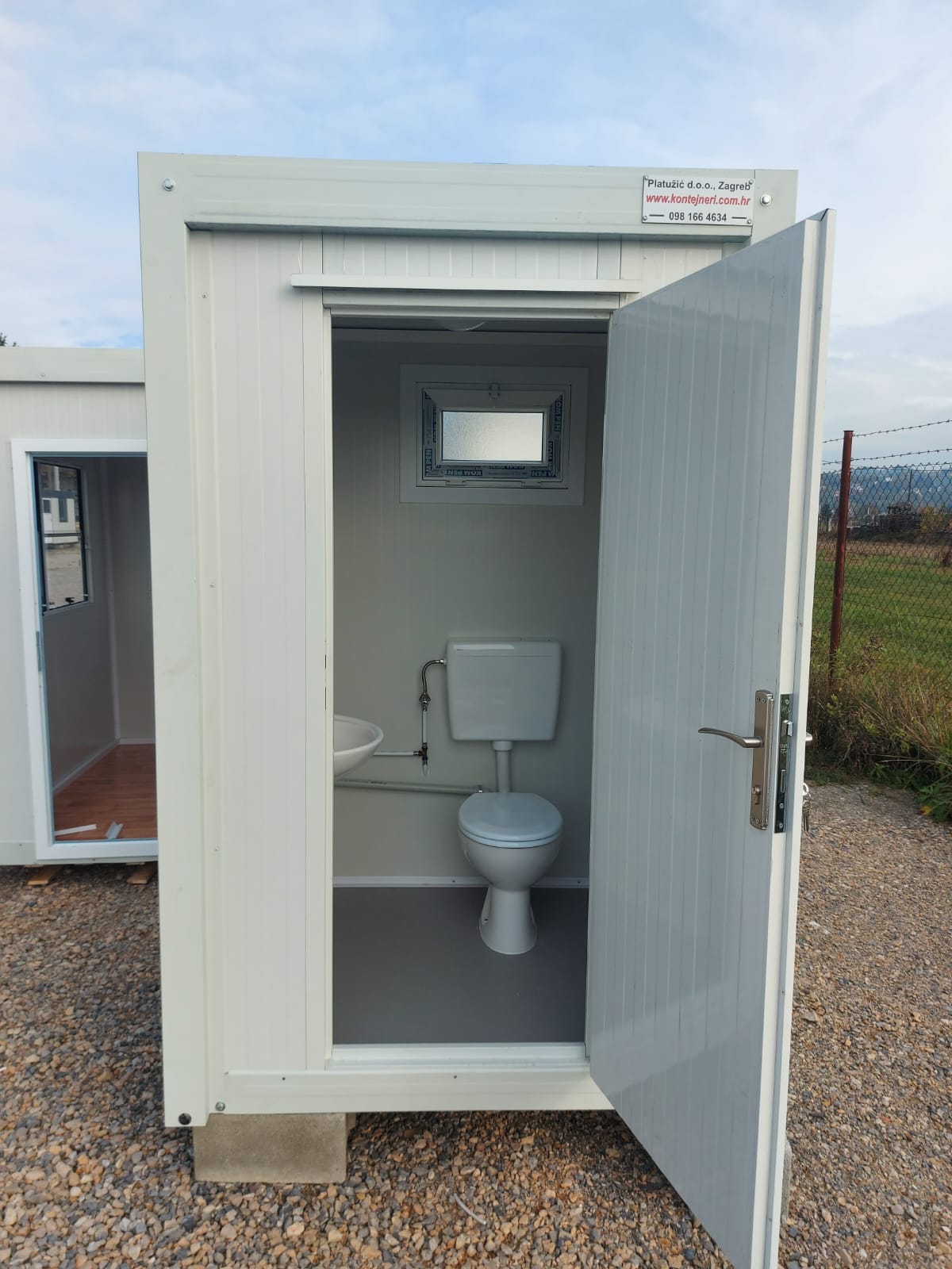 Sanitarna kabina / mobilna kupaonica 12